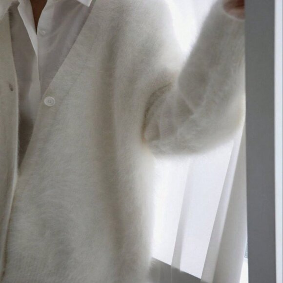 White Elegant Women's Drop Shoulder Faux Fur Cardigan - Picture 3 of 4